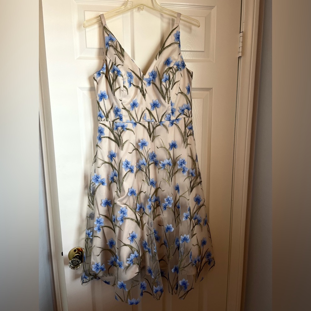Beautiful fit and flare summer wedding guest dress size 10